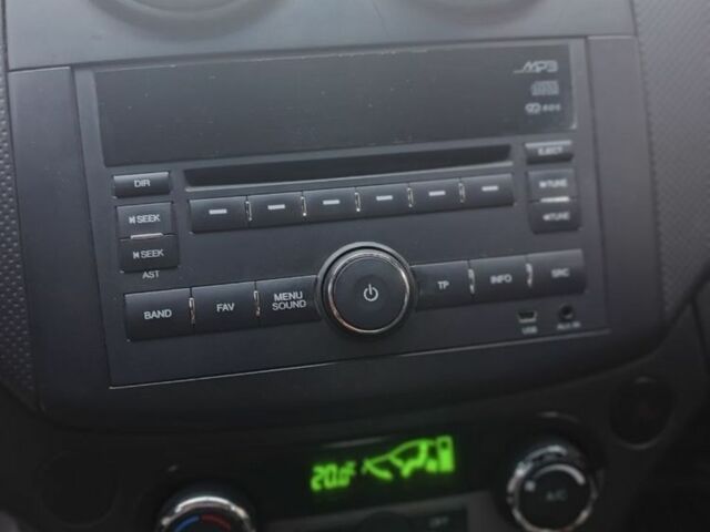 Серый Шевроле Авео, объемом двигателя 1.4 л и пробегом 300 тыс. км за 4300 $, фото 7 на Automoto.ua