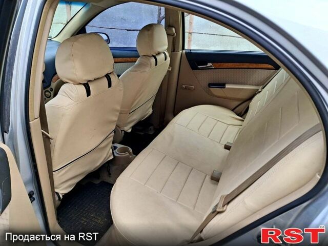 Серый Шевроле Авео, объемом двигателя 1.6 л и пробегом 259 тыс. км за 3900 $, фото 5 на Automoto.ua