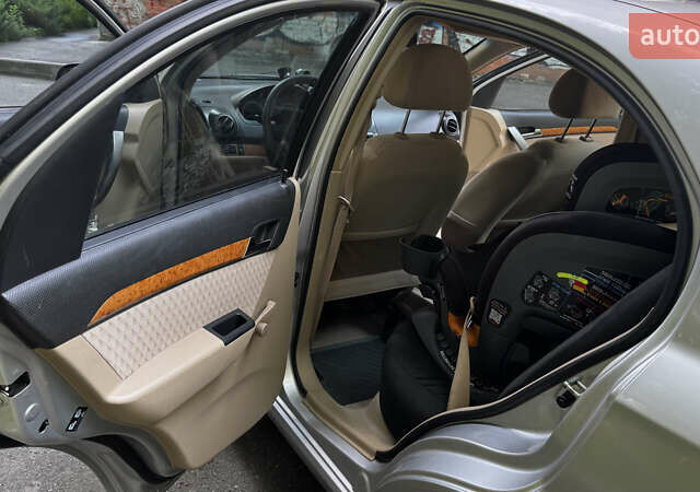 Серый Шевроле Авео, объемом двигателя 1.6 л и пробегом 203 тыс. км за 3700 $, фото 9 на Automoto.ua