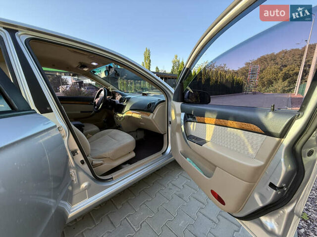 Сірий Шевроле Авео, об'ємом двигуна 1.6 л та пробігом 234 тис. км за 4300 $, фото 9 на Automoto.ua