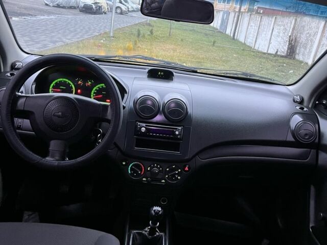 Сірий Шевроле Авео, об'ємом двигуна 1.5 л та пробігом 140 тис. км за 3900 $, фото 6 на Automoto.ua