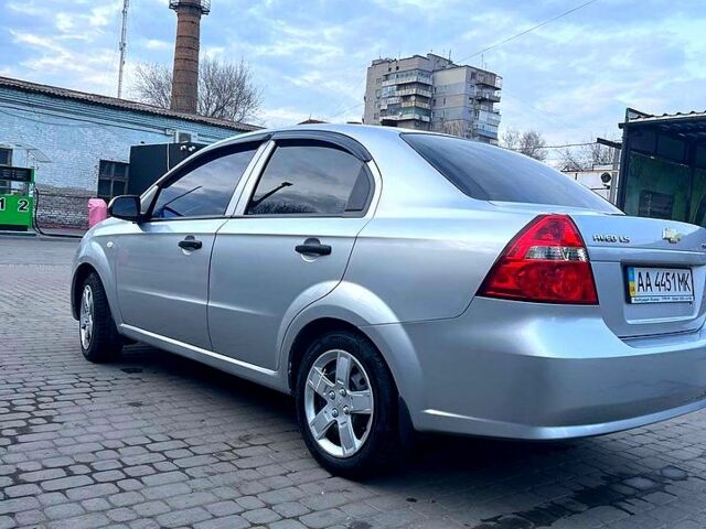 Серый Шевроле Авео, объемом двигателя 1.5 л и пробегом 204 тыс. км за 4000 $, фото 1 на Automoto.ua