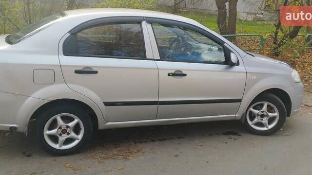 Серый Шевроле Авео, объемом двигателя 1.5 л и пробегом 296 тыс. км за 3499 $, фото 2 на Automoto.ua