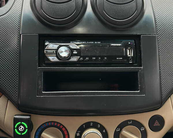 Сірий Шевроле Авео, об'ємом двигуна 1.6 л та пробігом 274 тис. км за 4299 $, фото 16 на Automoto.ua