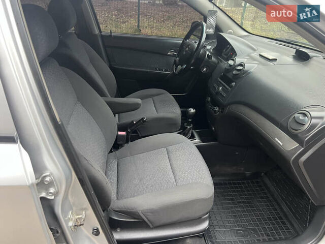Сірий Шевроле Авео, об'ємом двигуна 1.4 л та пробігом 170 тис. км за 2999 $, фото 21 на Automoto.ua