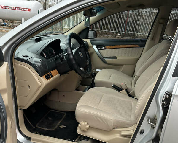 Сірий Шевроле Авео, об'ємом двигуна 1.6 л та пробігом 274 тис. км за 4299 $, фото 12 на Automoto.ua