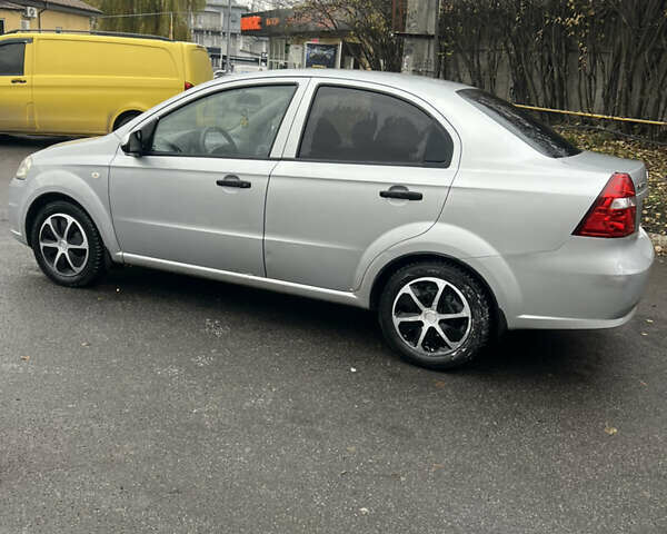 Сірий Шевроле Авео, об'ємом двигуна 1.5 л та пробігом 250 тис. км за 2999 $, фото 4 на Automoto.ua