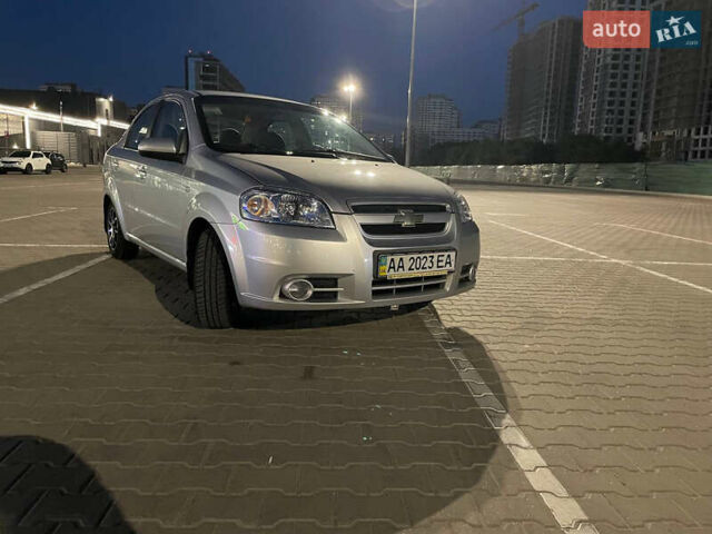 Серый Шевроле Авео, объемом двигателя 1.6 л и пробегом 80 тыс. км за 6000 $, фото 1 на Automoto.ua