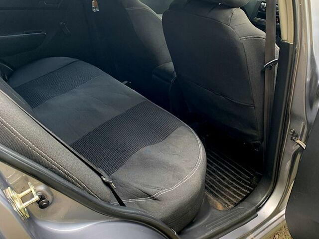 Серый Шевроле Авео, объемом двигателя 1.5 л и пробегом 202 тыс. км за 4100 $, фото 2 на Automoto.ua