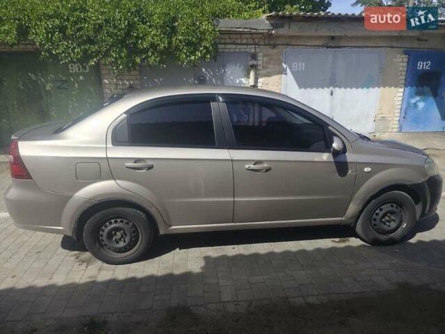 Серый Шевроле Авео, объемом двигателя 1.6 л и пробегом 350 тыс. км за 2500 $, фото 2 на Automoto.ua