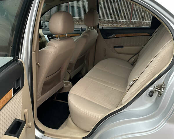 Сірий Шевроле Авео, об'ємом двигуна 1.6 л та пробігом 274 тис. км за 4299 $, фото 19 на Automoto.ua