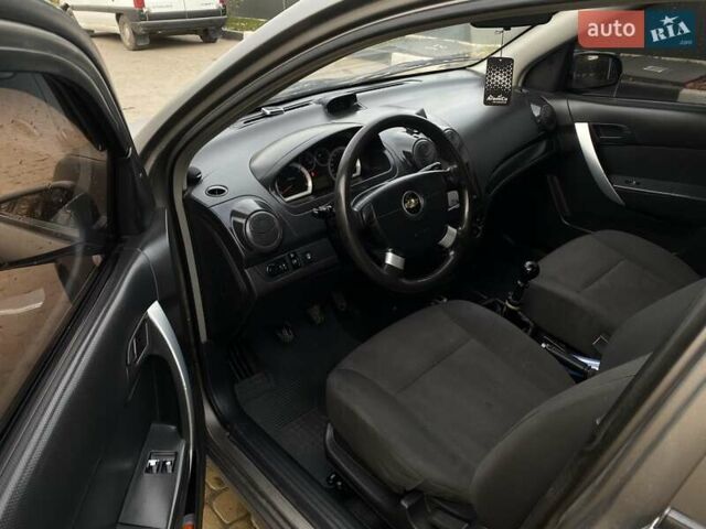 Серый Шевроле Авео, объемом двигателя 1.5 л и пробегом 393 тыс. км за 2850 $, фото 5 на Automoto.ua
