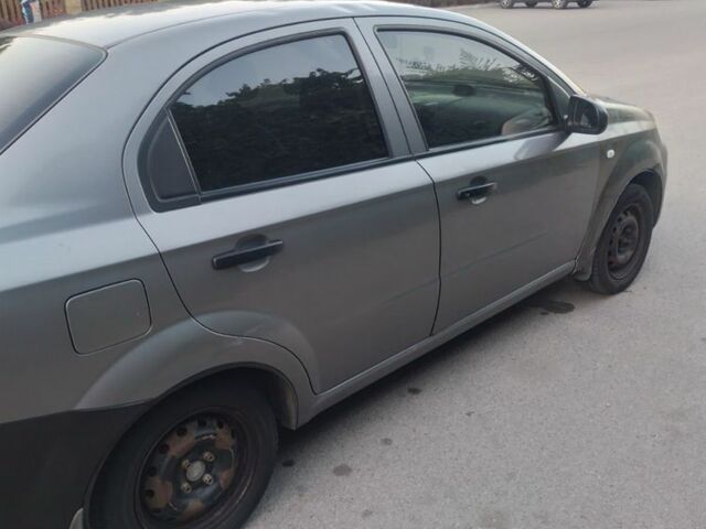 Серый Шевроле Авео, объемом двигателя 1.5 л и пробегом 315 тыс. км за 2500 $, фото 3 на Automoto.ua