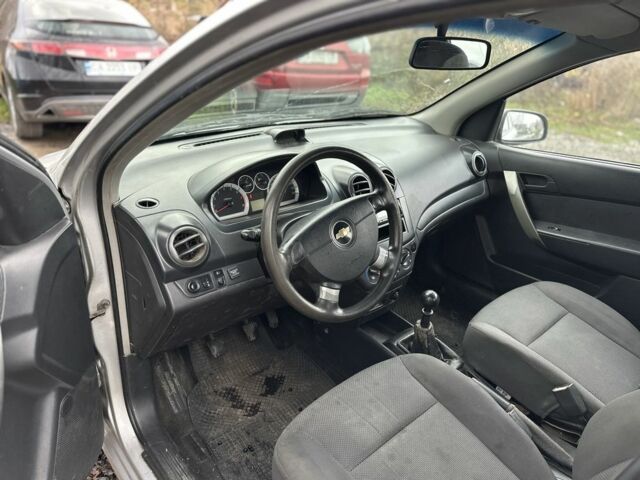 Серый Шевроле Авео, объемом двигателя 1.5 л и пробегом 250 тыс. км за 2450 $, фото 4 на Automoto.ua