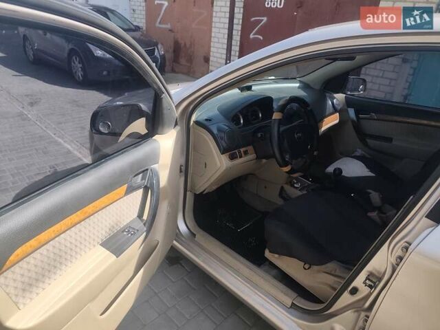 Серый Шевроле Авео, объемом двигателя 1.6 л и пробегом 350 тыс. км за 2500 $, фото 5 на Automoto.ua