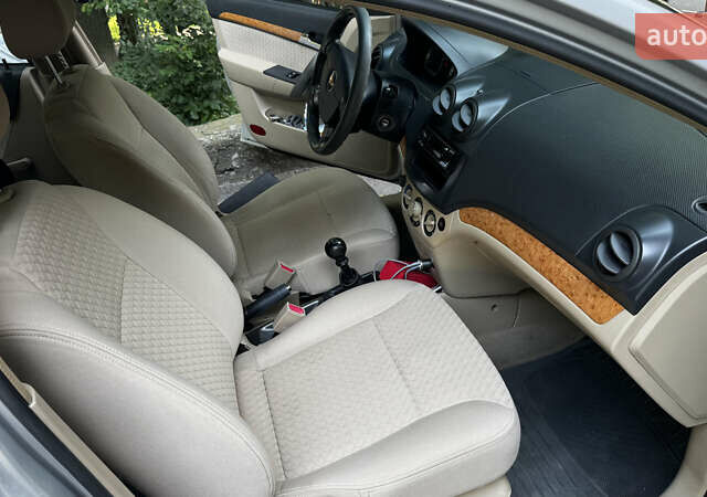 Серый Шевроле Авео, объемом двигателя 1.6 л и пробегом 203 тыс. км за 3700 $, фото 5 на Automoto.ua