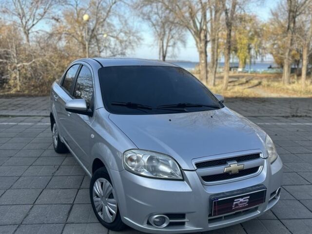 Серый Шевроле Авео, объемом двигателя 1.6 л и пробегом 214 тыс. км за 2700 $, фото 3 на Automoto.ua