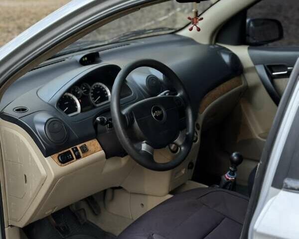 Серый Шевроле Авео, объемом двигателя 1.6 л и пробегом 240 тыс. км за 3100 $, фото 16 на Automoto.ua