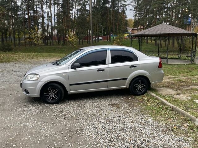 Серый Шевроле Авео, объемом двигателя 1.5 л и пробегом 235 тыс. км за 3900 $, фото 3 на Automoto.ua