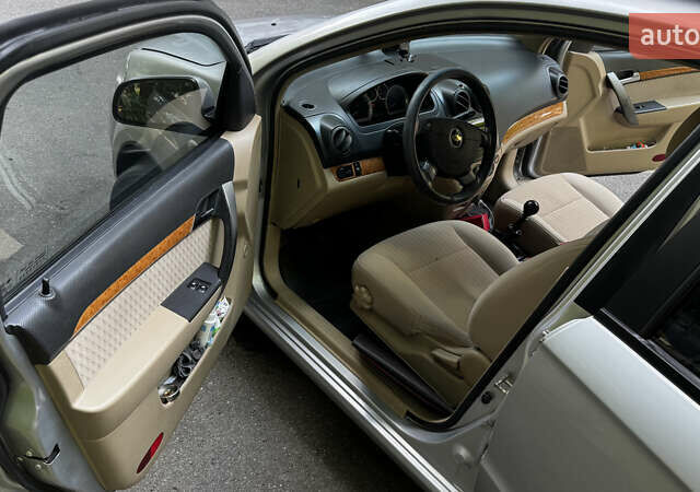 Серый Шевроле Авео, объемом двигателя 1.6 л и пробегом 203 тыс. км за 3700 $, фото 10 на Automoto.ua