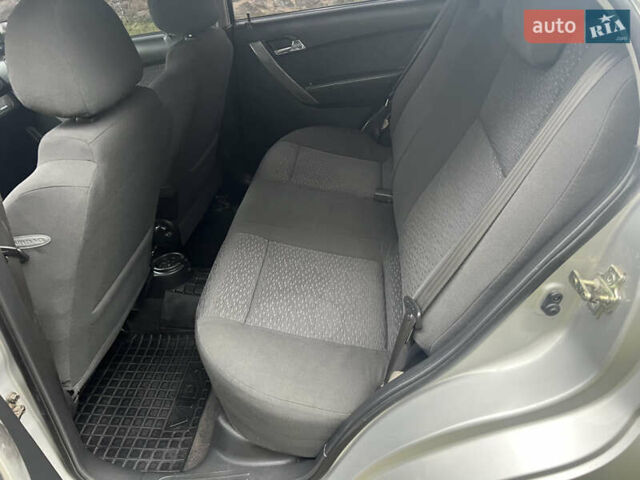 Сірий Шевроле Авео, об'ємом двигуна 1.4 л та пробігом 170 тис. км за 2999 $, фото 25 на Automoto.ua