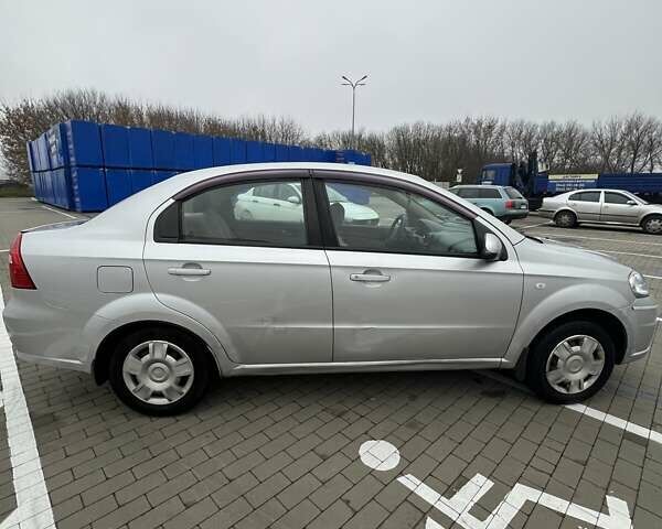 Сірий Шевроле Авео, об'ємом двигуна 1.6 л та пробігом 353 тис. км за 4000 $, фото 6 на Automoto.ua