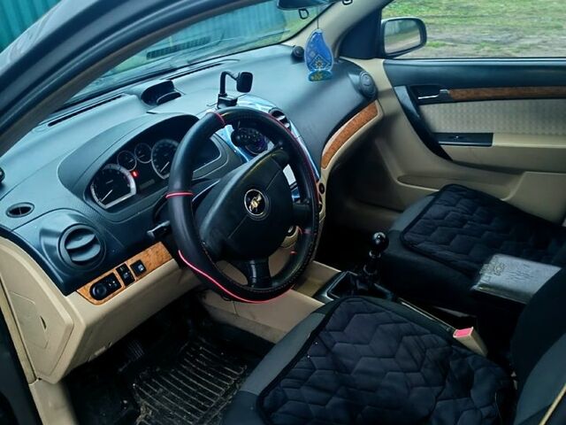 Серый Шевроле Авео, объемом двигателя 1.6 л и пробегом 276 тыс. км за 3200 $, фото 4 на Automoto.ua