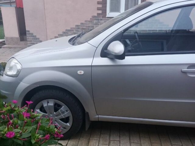 Серый Шевроле Авео, объемом двигателя 1.4 л и пробегом 300 тыс. км за 4300 $, фото 2 на Automoto.ua