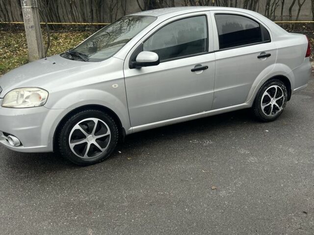 Серый Шевроле Авео, объемом двигателя 1.5 л и пробегом 220 тыс. км за 3000 $, фото 3 на Automoto.ua