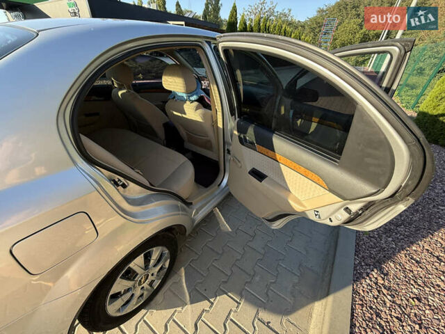 Сірий Шевроле Авео, об'ємом двигуна 1.6 л та пробігом 234 тис. км за 4300 $, фото 10 на Automoto.ua