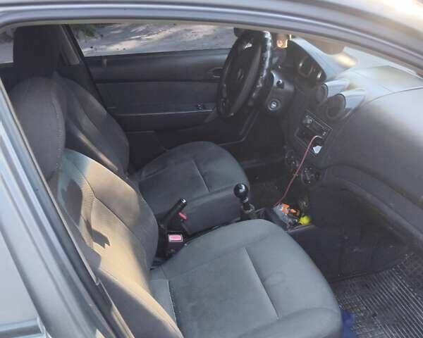 Сірий Шевроле Авео, об'ємом двигуна 1.5 л та пробігом 202 тис. км за 3300 $, фото 2 на Automoto.ua