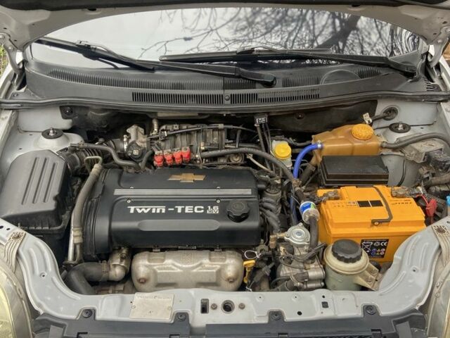 Серый Шевроле Авео, объемом двигателя 1.6 л и пробегом 150 тыс. км за 4999 $, фото 5 на Automoto.ua