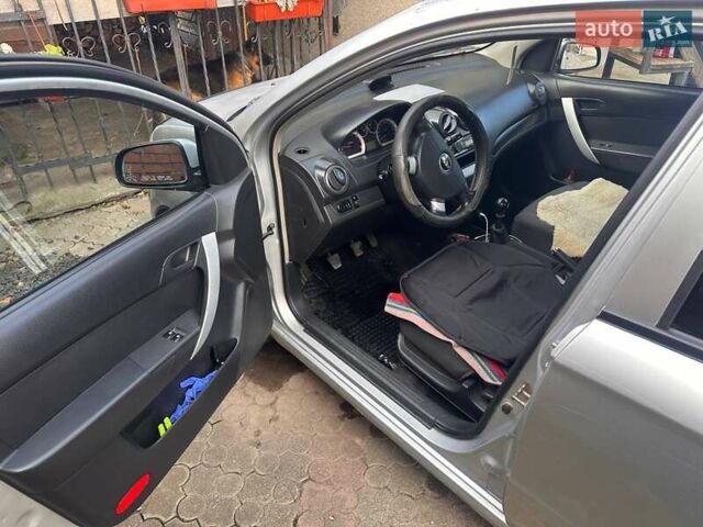 Сірий Шевроле Авео, об'ємом двигуна 1.5 л та пробігом 147 тис. км за 2700 $, фото 9 на Automoto.ua