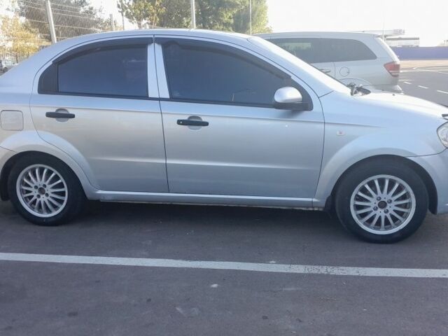 Серый Шевроле Авео, объемом двигателя 1.5 л и пробегом 245 тыс. км за 3400 $, фото 2 на Automoto.ua