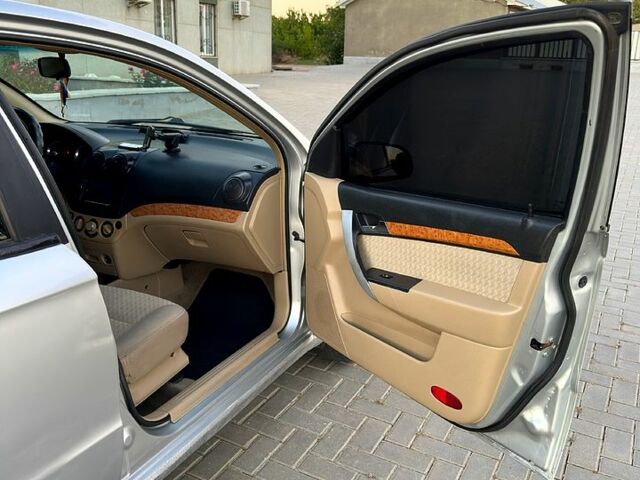 Сірий Шевроле Авео, об'ємом двигуна 1.6 л та пробігом 260 тис. км за 2700 $, фото 3 на Automoto.ua