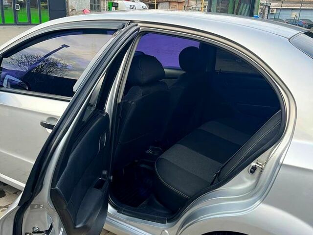 Серый Шевроле Авео, объемом двигателя 1.5 л и пробегом 204 тыс. км за 4000 $, фото 4 на Automoto.ua