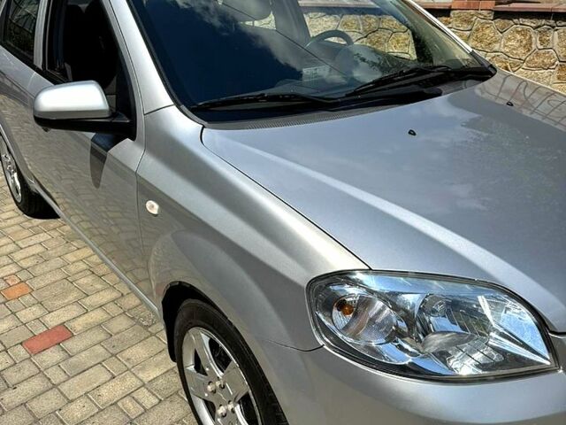 Серый Шевроле Авео, объемом двигателя 1.5 л и пробегом 170 тыс. км за 5500 $, фото 6 на Automoto.ua