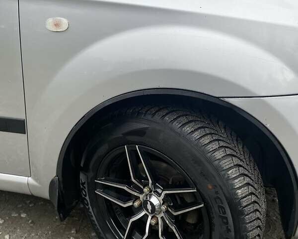 Серый Шевроле Авео, объемом двигателя 1.5 л и пробегом 235 тыс. км за 3900 $, фото 4 на Automoto.ua