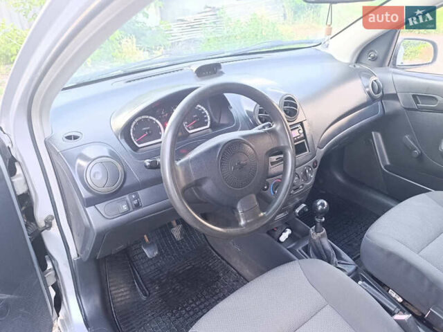 Серый Шевроле Авео, объемом двигателя 1.5 л и пробегом 355 тыс. км за 3200 $, фото 9 на Automoto.ua