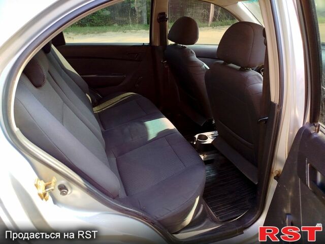 Серый Шевроле Авео, объемом двигателя 1.5 л и пробегом 185 тыс. км за 2700 $, фото 3 на Automoto.ua