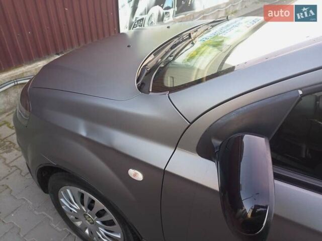 Сірий Шевроле Авео, об'ємом двигуна 1.5 л та пробігом 218 тис. км за 3000 $, фото 2 на Automoto.ua