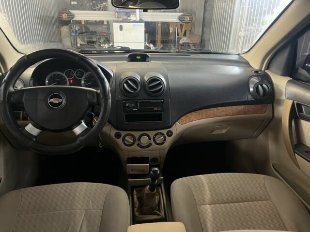 Серый Шевроле Авео, объемом двигателя 1.6 л и пробегом 240 тыс. км за 2700 $, фото 2 на Automoto.ua