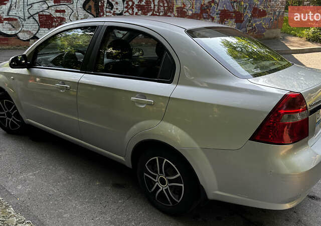 Серый Шевроле Авео, объемом двигателя 1.6 л и пробегом 203 тыс. км за 3700 $, фото 1 на Automoto.ua