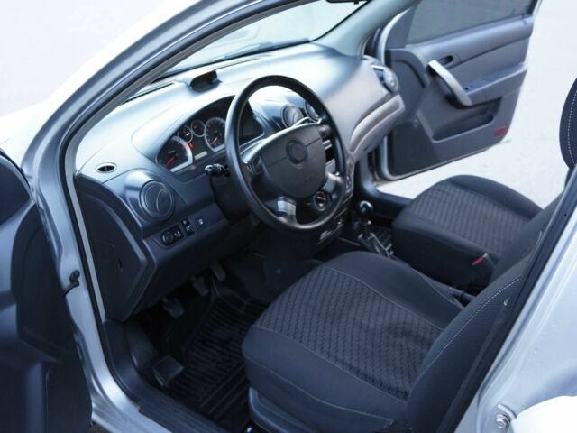 Сірий Шевроле Авео, об'ємом двигуна 1.5 л та пробігом 205 тис. км за 3500 $, фото 3 на Automoto.ua