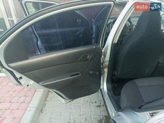 Сірий Шевроле Авео, об'ємом двигуна 1.5 л та пробігом 218 тис. км за 3000 $, фото 5 на Automoto.ua