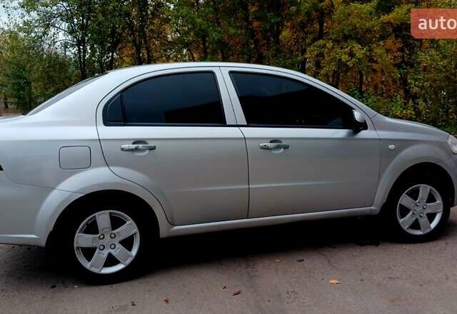 Серый Шевроле Авео, объемом двигателя 1.5 л и пробегом 220 тыс. км за 4100 $, фото 1 на Automoto.ua