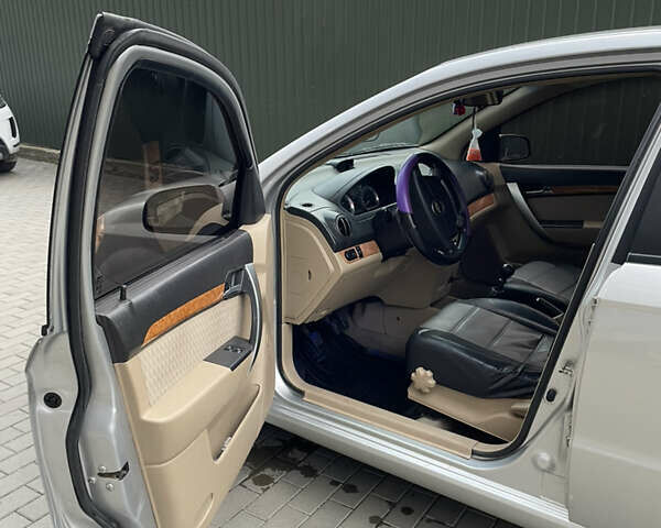 Сірий Шевроле Авео, об'ємом двигуна 1.6 л та пробігом 290 тис. км за 3900 $, фото 11 на Automoto.ua