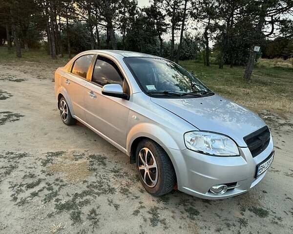 Серый Шевроле Авео, объемом двигателя 1.5 л и пробегом 197 тыс. км за 3800 $, фото 1 на Automoto.ua