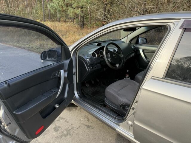 Сірий Шевроле Авео, об'ємом двигуна 1.5 л та пробігом 420 тис. км за 1800 $, фото 9 на Automoto.ua