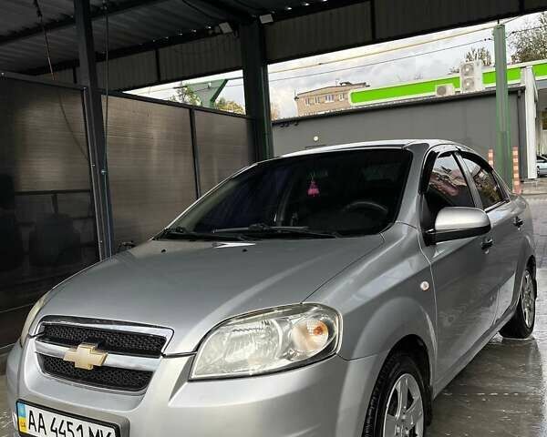 Серый Шевроле Авео, объемом двигателя 1.5 л и пробегом 203 тыс. км за 3800 $, фото 2 на Automoto.ua